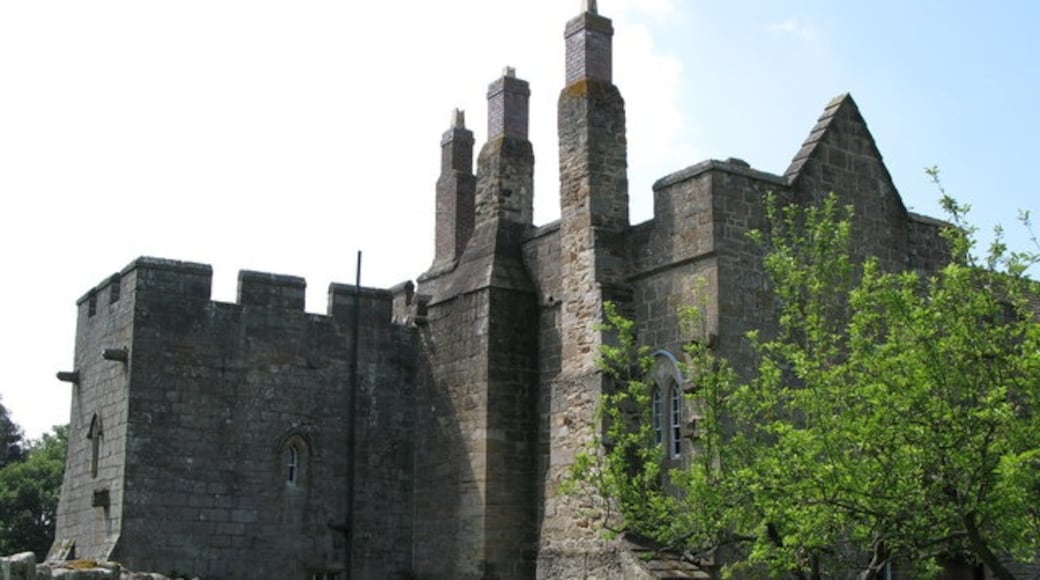Foto "Kastil Aydon" oleh Mike Quinn (CC BY-SA) / Dipotong dari foto asli