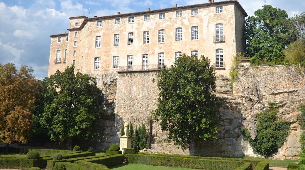 Foto "Chateau d'Entrecasteaux" de Marianne Casamance (CC BY-SA) / Recortada de la original