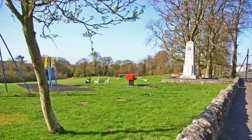 Photo "Glenluce" by Oliver Dixon (CC BY-SA) / Cropped from original