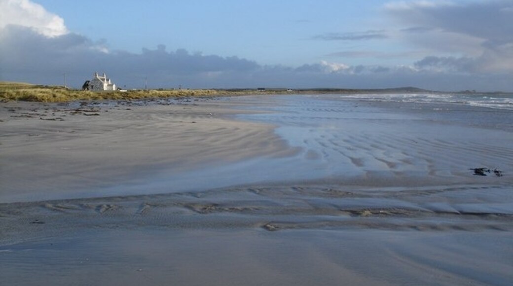 Foto "Tràigh Mhòr" por Roger McLachlan (CC BY-SA) / Recortada de la original
