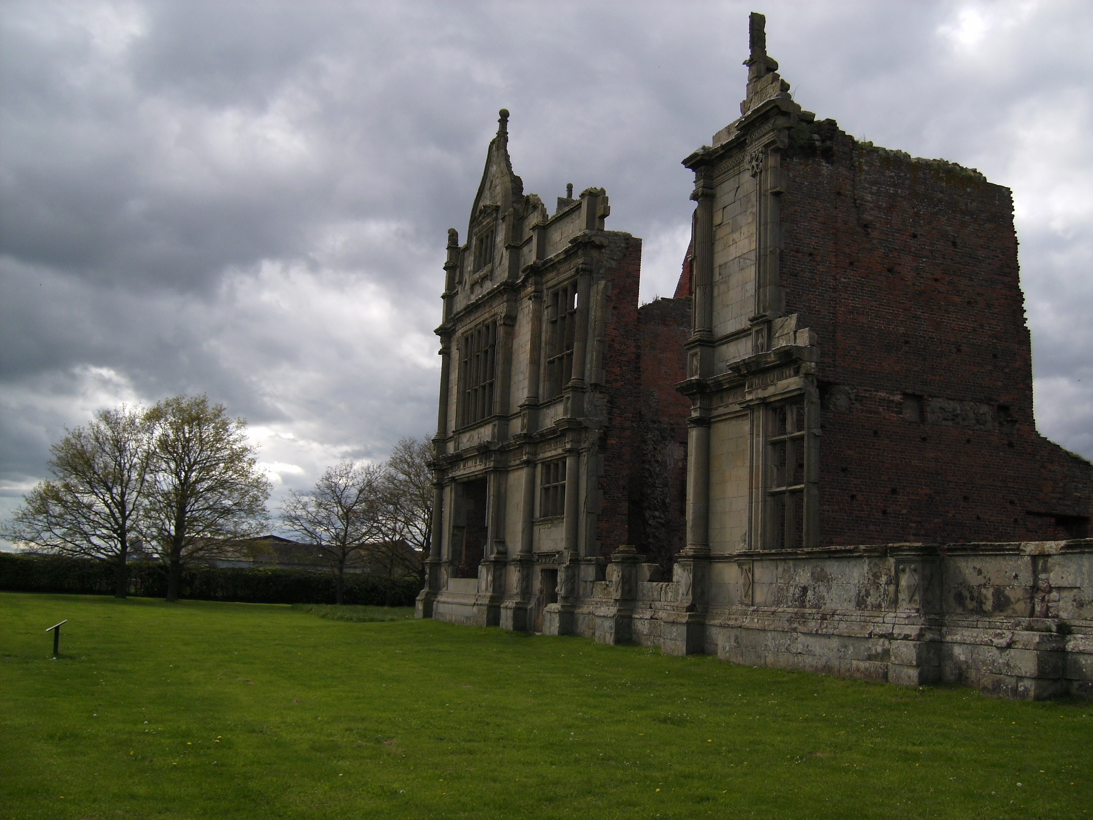 Photo "Moreton Corbet and Lee Brockhurst" by Sjwells53 (page does not exist) (CC BY-SA) / Cropped from original