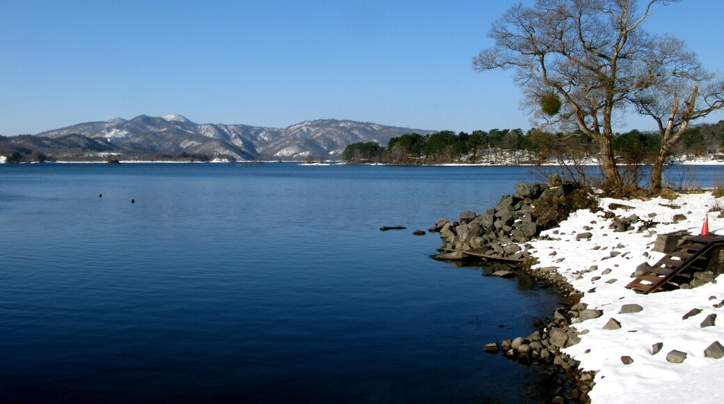 Photo "Bandaisan Onsen" by Qwert1234 (CC BY-SA) / Cropped from original