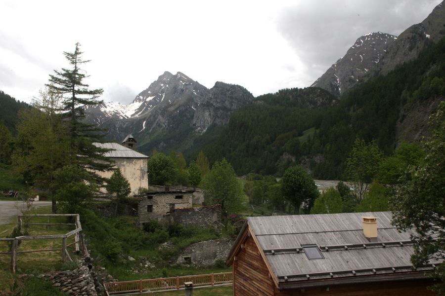 Vue de l'Echalp, au dessus de Ristolas (Hautes-Alpes).