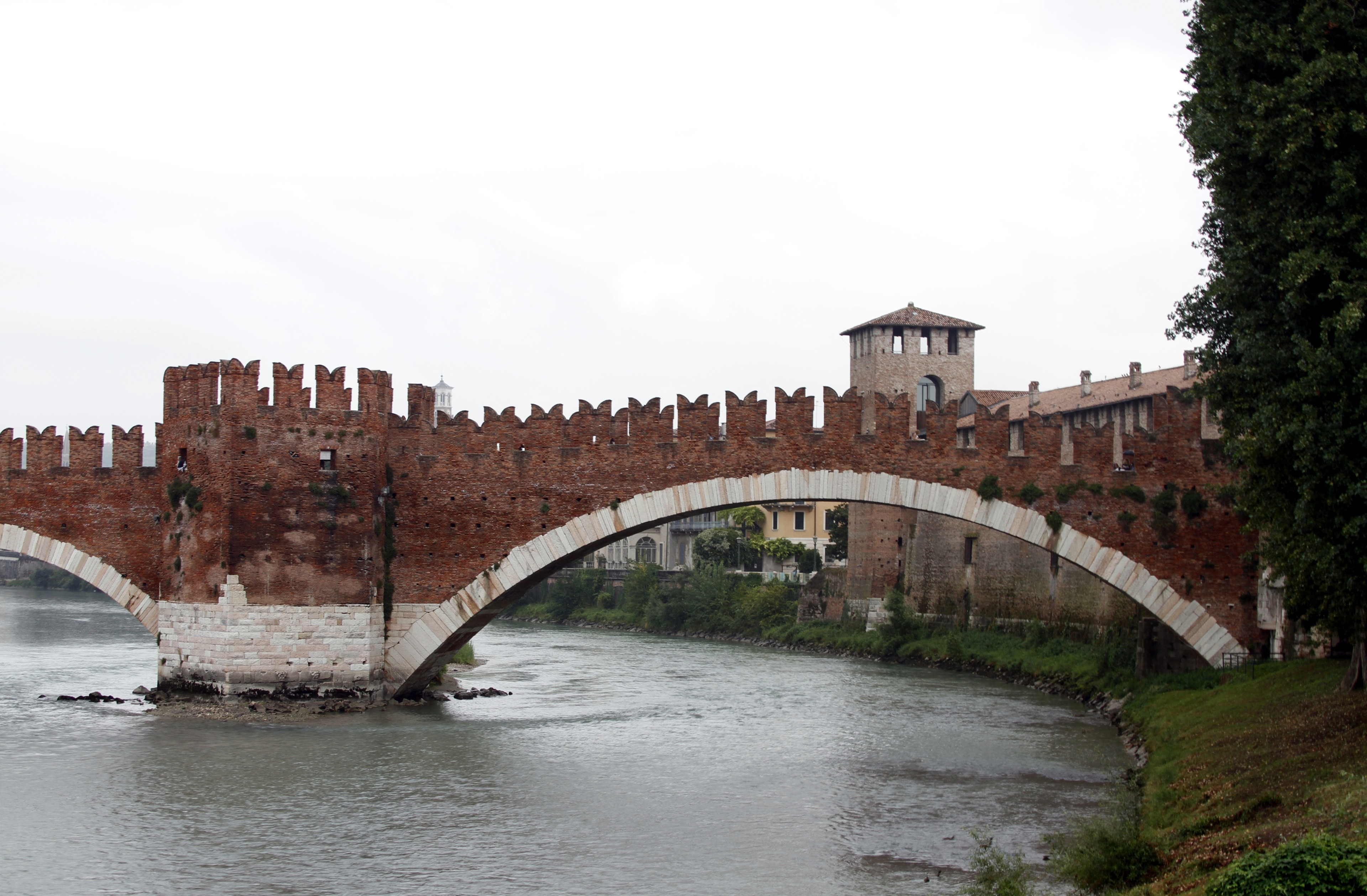 Photo "Castelvecchio" by José Luiz (CC BY-SA) / Cropped from original