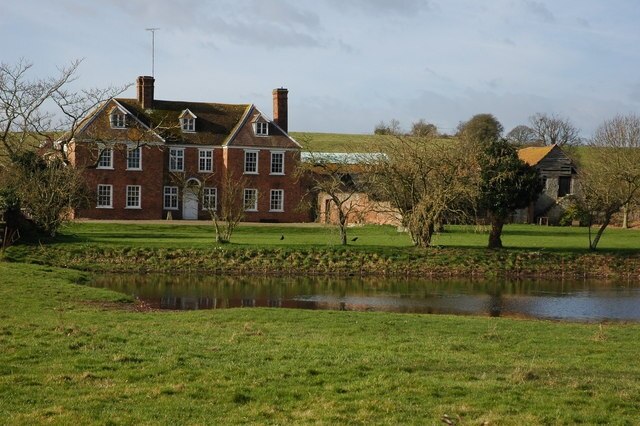 Photo "Queenhill" by Philip Halling (CC BY-SA) / Cropped from original