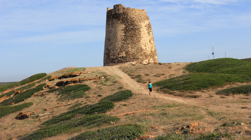 Foto “Torre dei Corsari” tomada por Discanto (CC BY-SA); recorte de la original