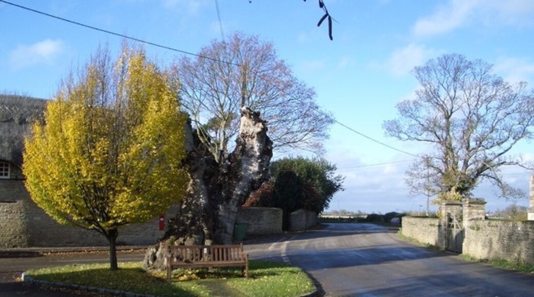 "Easton Maudit"-foto av Nigel Stickells (CC BY-SA) / Urklipp från original