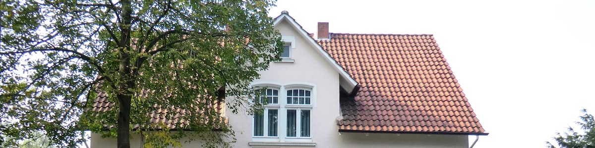 Photo "Wohnhaus, Bahnhofstraße 36" by undefined (Creative Commons Zero, Public Domain Dedication) / Cropped from original