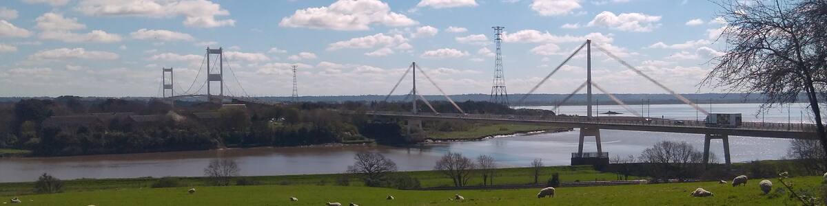 Photo "The original bridge, viewed from Wales." by undefined (Creative Commons Zero, Public Domain Dedication) / Cropped from original
