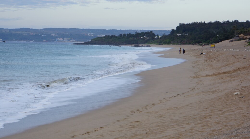 Photo "Kenting Beach" by lienyuan lee (CC BY) / Cropped from original