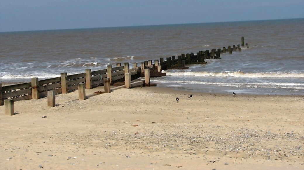 Photo "Bacton Beach" by Evelyn Simak (CC BY-SA) / Cropped from original