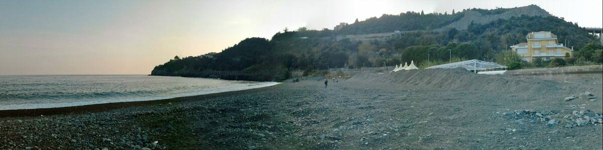 Photo "Panorama Cogoleto (GE)" by Stefano Mazzone (Creative Commons Attribution-Share Alike 3.0) / Cropped from original