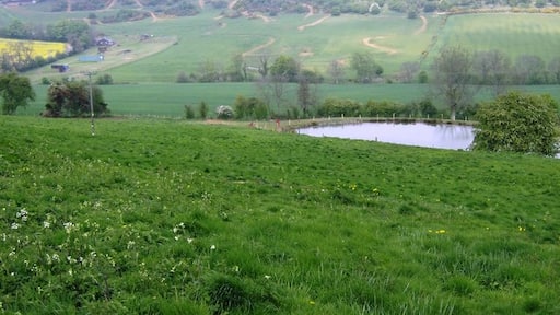 Photo "Ratley" by Graham Horn (CC BY-SA) / Cropped from original