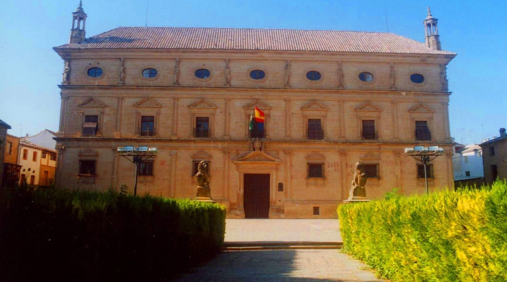Foto "Palacio de Vázquez de Molina" de Elisa.rolle (CC BY-SA) / Recortada de la original