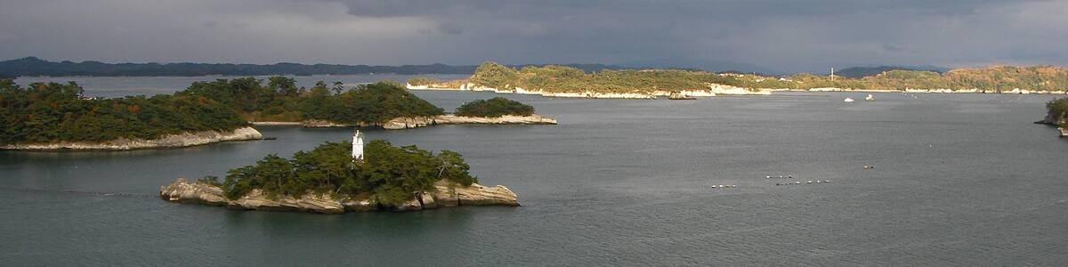 Photo "桂島" by cora_cola 茶々丸 (Creative Commons Attribution-Share Alike 3.0) / Cropped from original