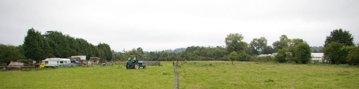 Photo "Farmland in Elmbridge district. South of Hersham Village, near the River Ember" by steve (Creative Commons Attribution-Share Alike 2.0) / Cropped from original