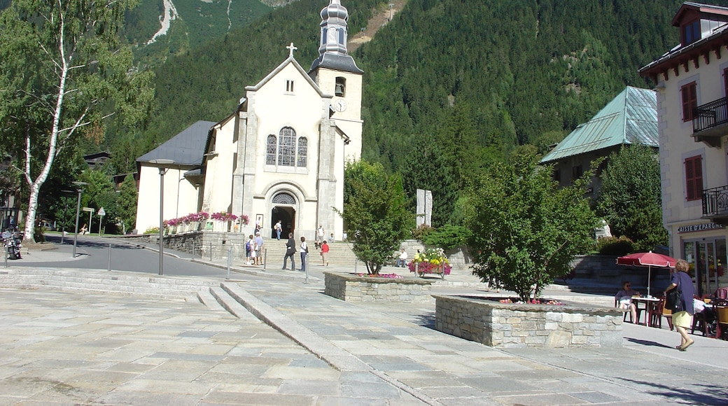 Foto ‘Eglise de Chamonix’ van Itto Ogami (CC BY) / bijgesneden versie van origineel