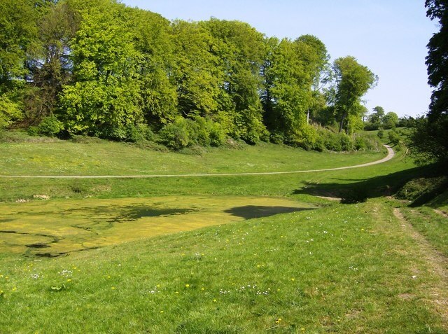 Photo "Duntisbourne Rouse" by Graham Horn (CC BY-SA) / Cropped from original