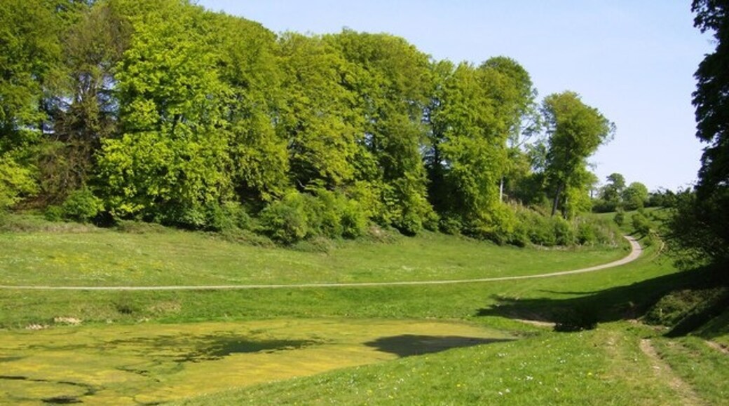 Photo "Duntisbourne Rouse" by Graham Horn (CC BY-SA) / Cropped from original