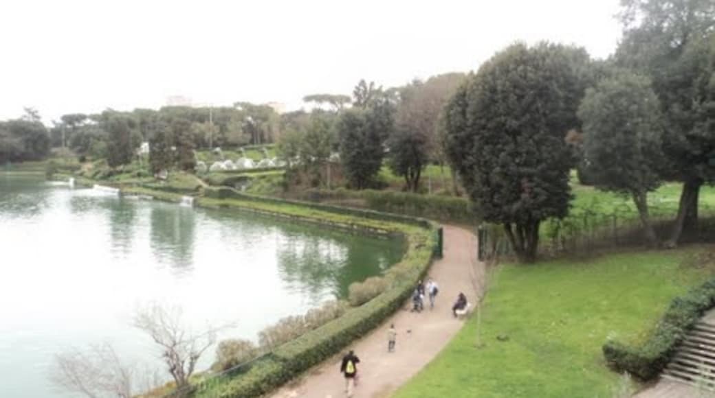 Nicholas Gemini (CC BY-SA) 的「Parco del Lago dell'EUR」相片 / 裁剪自原有相片