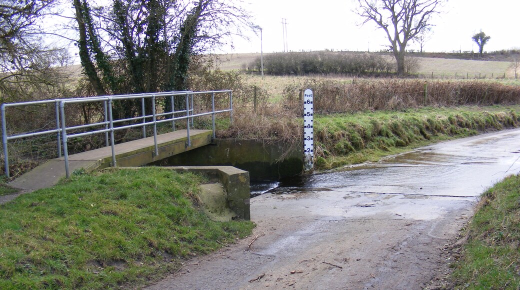 Foto "Marlesford" por Adrian Cable (CC BY-SA) / Recortada de la original