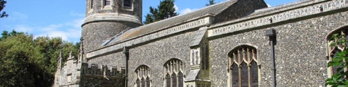 Photo "St Mary's church in Brome" by Evelyn Simak (Creative Commons Attribution-Share Alike 2.0) / Cropped from original