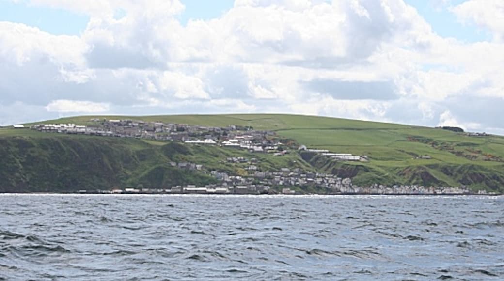 Photo "Crovie" by Anne Burgess (CC BY-SA) / Cropped from original