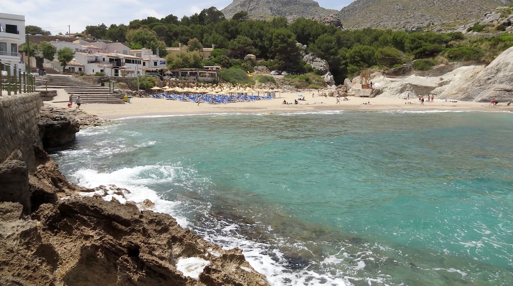 Photo "Cala Barques" by Oltau (CC BY) / Cropped from original