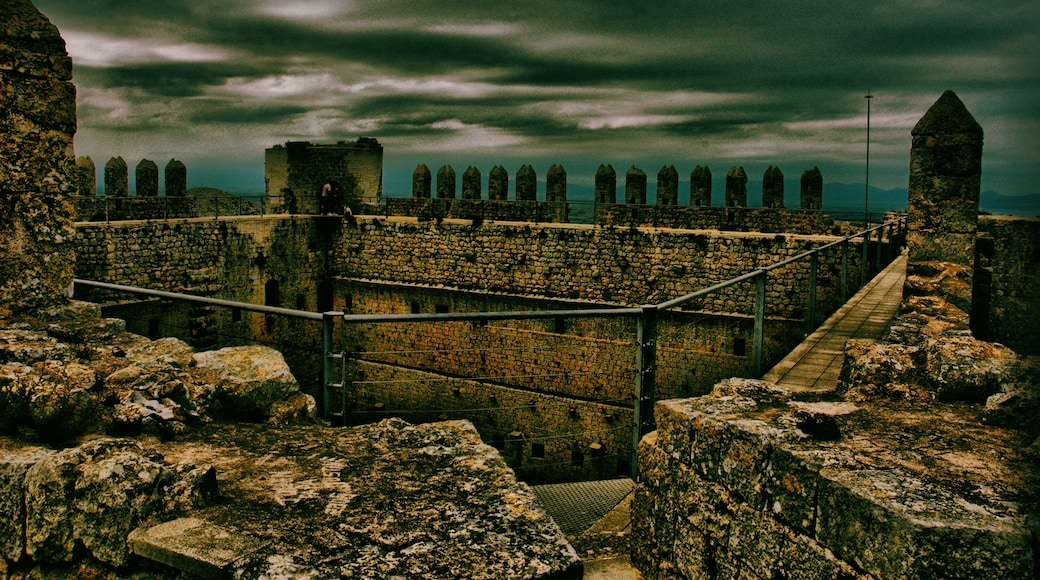Photo "Torroella de Montgrí" by Arwin Meijer (CC BY-SA) / Cropped from original