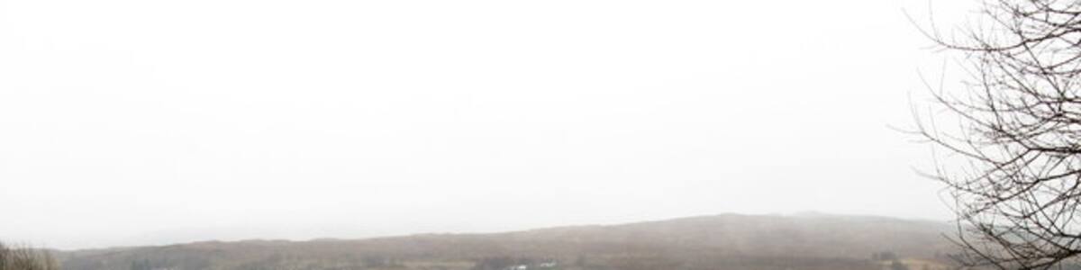 Photo "Loch Eil, Kinlocheil View over Loch Eil to South Garven" by Lisa Jarvis (Creative Commons Attribution-Share Alike 2.0) / Cropped from original