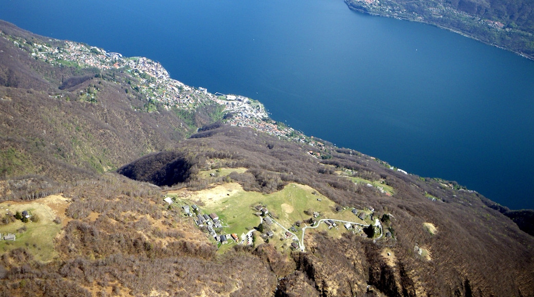Photo "Brissago" by Ozonski (CC BY) / Cropped from original