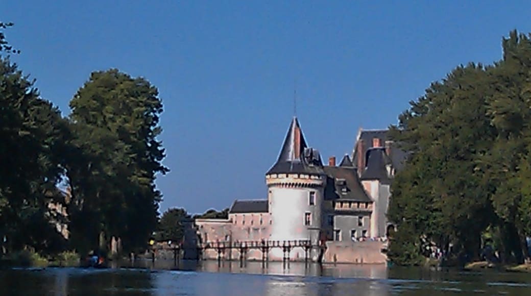 Photo "Sully-sur-Loire" by Villoin29 (page does not exist) (CC BY-SA) / Cropped from original