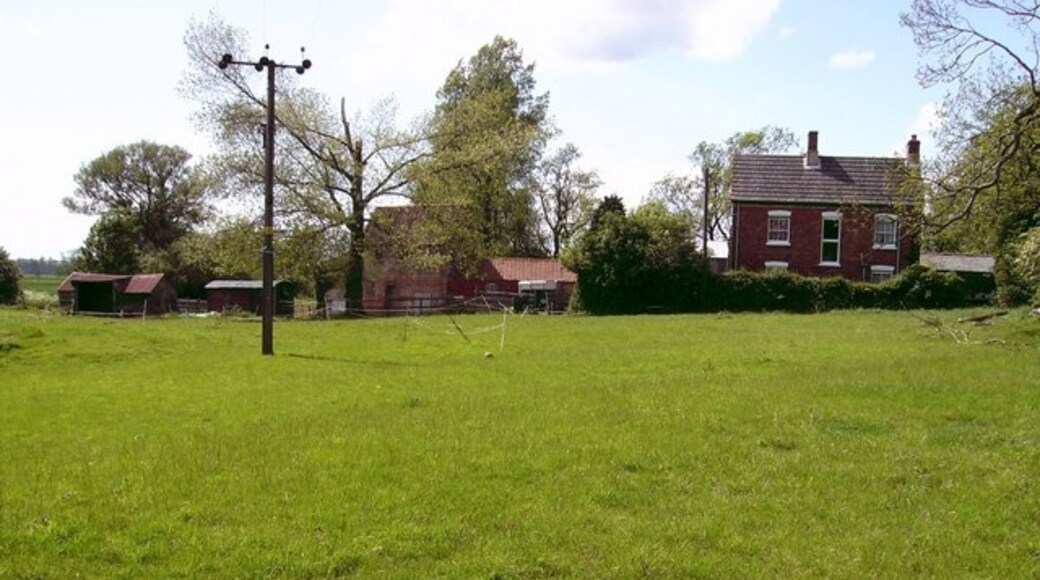 Kuva ”Holton le Clay” käyttäjältä John Beal (CC BY-SA) / rajattu alkuperäisestä kuvasta