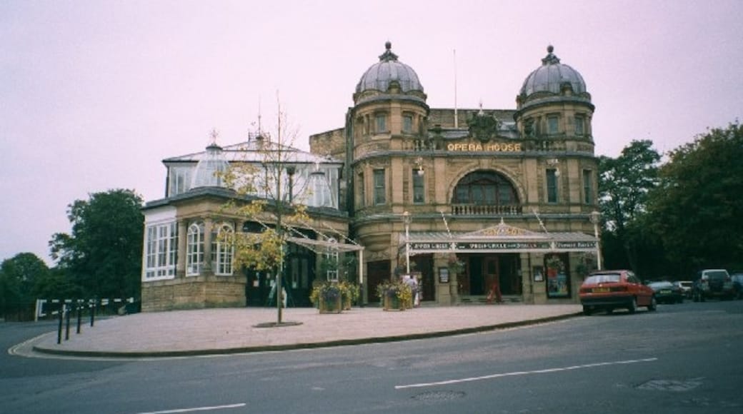 Bildet «Buxton Opera House» tatt av Janine Forbes (CC BY-SA) / originalbilde beskjært