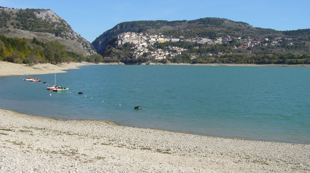 Foto „Lago di Barrea“ von maury3001 (CC BY)/zugeschnittenes Original