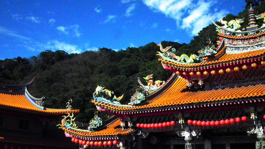 Photo "碧龍宮 Bilong Temple" by lienyuan lee (Creative Commons Attribution 3.0) / Cropped from original