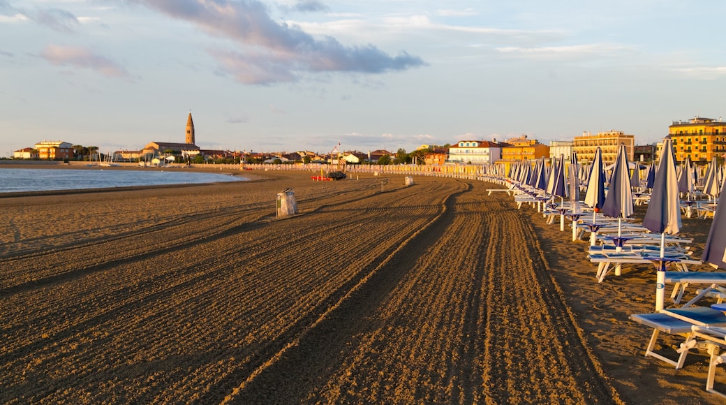 Photo "Caorle East Beach" by Anton Nikiforov (CC BY) / Cropped from original
