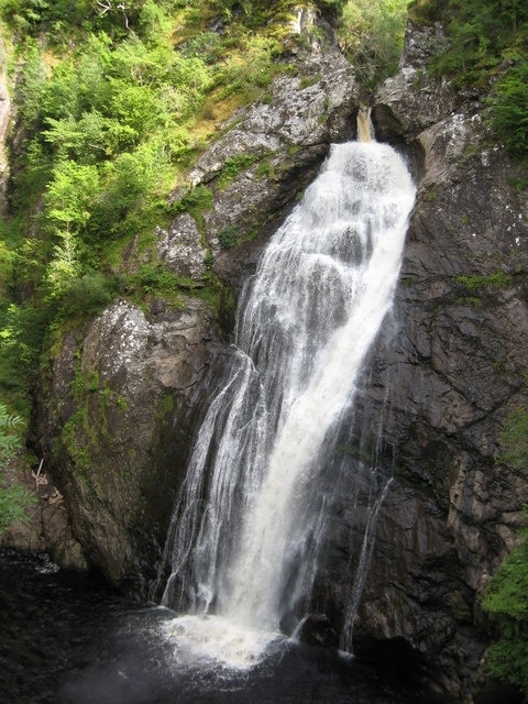 Falls of Foyers This is a short but spectacular walk on the south side of Loch Ness. Start at the gate opposite the shop in Foyers, and stroll down. This shows the whole 165ft drop.