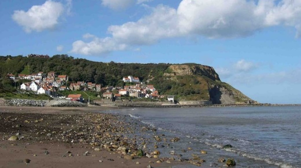Photo "Runswick Sands" by Philip Pankhurst (CC BY-SA) / Cropped from original
