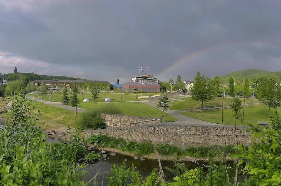 Ennepebogen Gevelsberg mit Regenbogen im Hintergrund