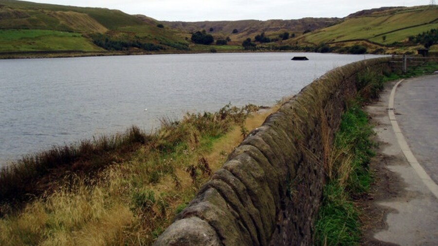 Photo "Cowm Reservoir, Whitworth, Lancashire The area of the reservoir actually extends into four gridsquares. The photograph was taken from the south-east corner." by Dr Neil Clifton (Creative Commons Attribution-Share Alike 2.0) / Cropped from original