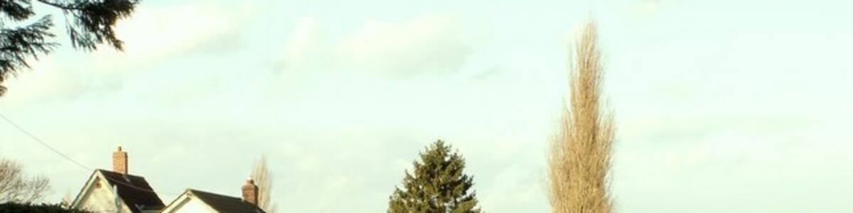 Photo "The track that leads to Martel Manor" by Robert Edwards (Creative Commons Attribution-Share Alike 2.0) / Cropped from original