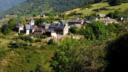 Foto "Montcorbau" de Isidre blanc (CC BY-SA) / Recortada de la original