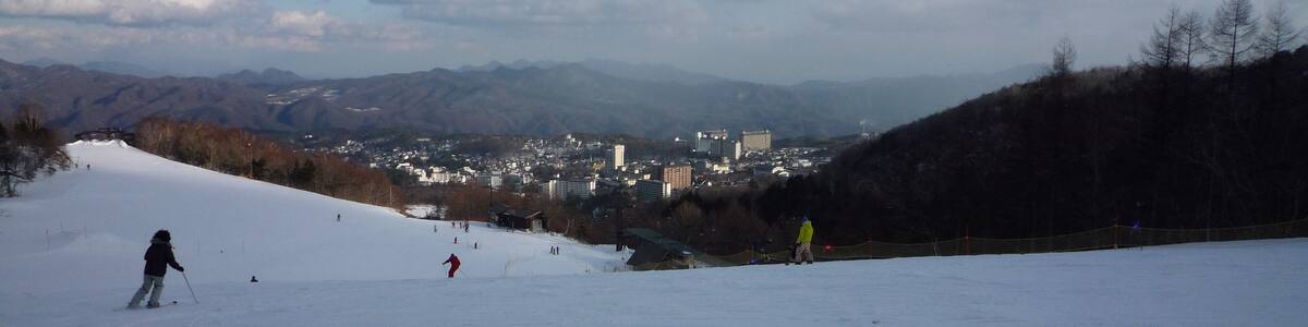 Photo "International ski area in Kusatsu" by Maho (Creative Commons Attribution-Share Alike 3.0) / Cropped from original