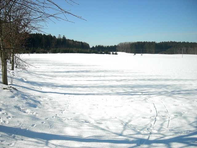 Verschneite Wiese bei Blindham