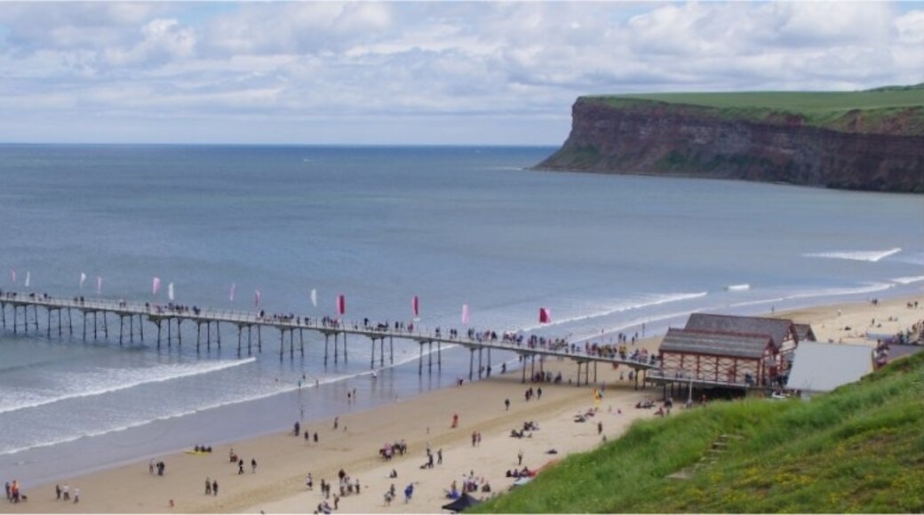 Photo "Saltburn Pier" by Simon Armstrong (page does not exist) (CC BY-SA) / Cropped from original