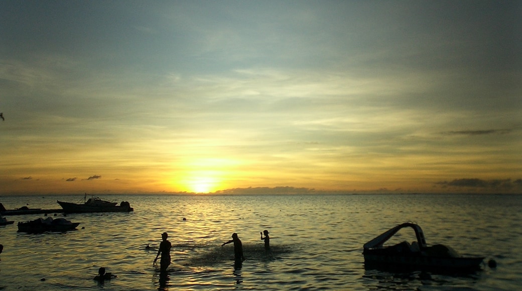 Foto "Playa de Unai Chalan Kiya" de kajikawa (CC BY) / Recortada de la original