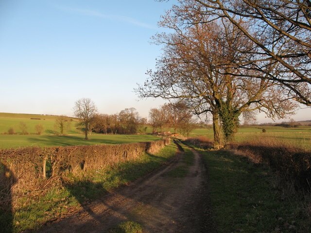 Foto „Carlton Husthwaite“ von Gordon Hatton (CC BY-SA)/zugeschnittenes Original