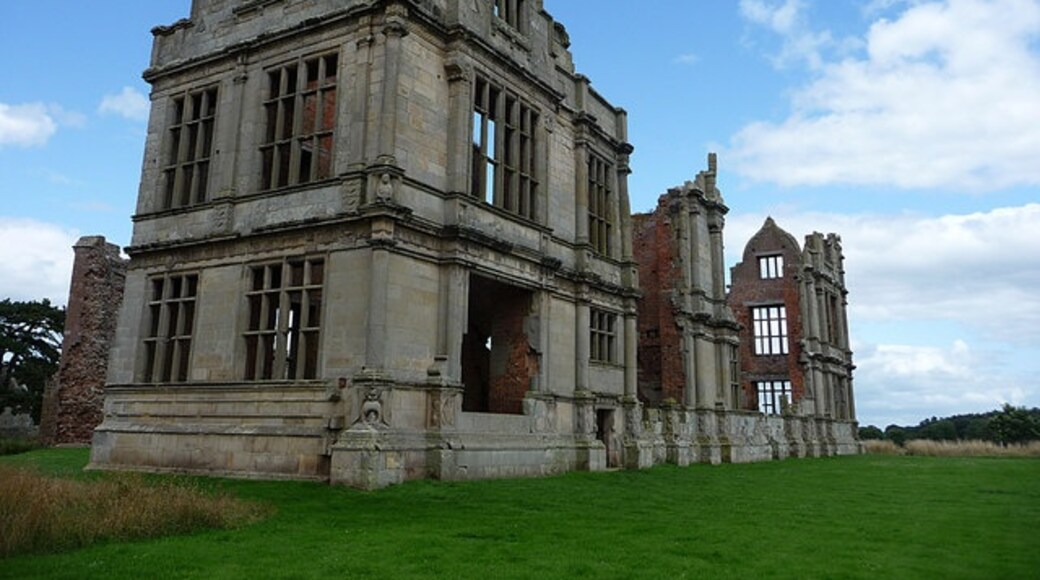 Photo "Moreton Corbet Castle" by Chris Gunns (CC BY-SA) / Cropped from original