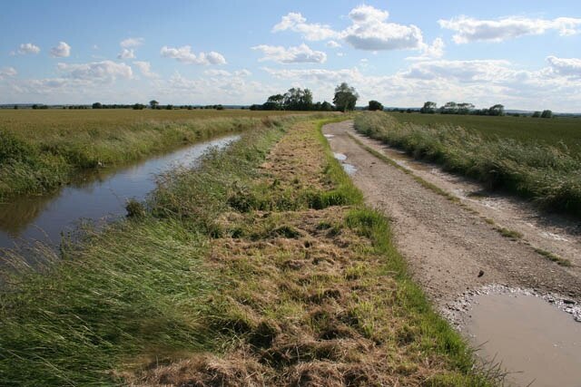 Ảnh "Gayton le Marsh" của Kate Jewell (CC BY-SA) / Cắt từ ảnh gốc